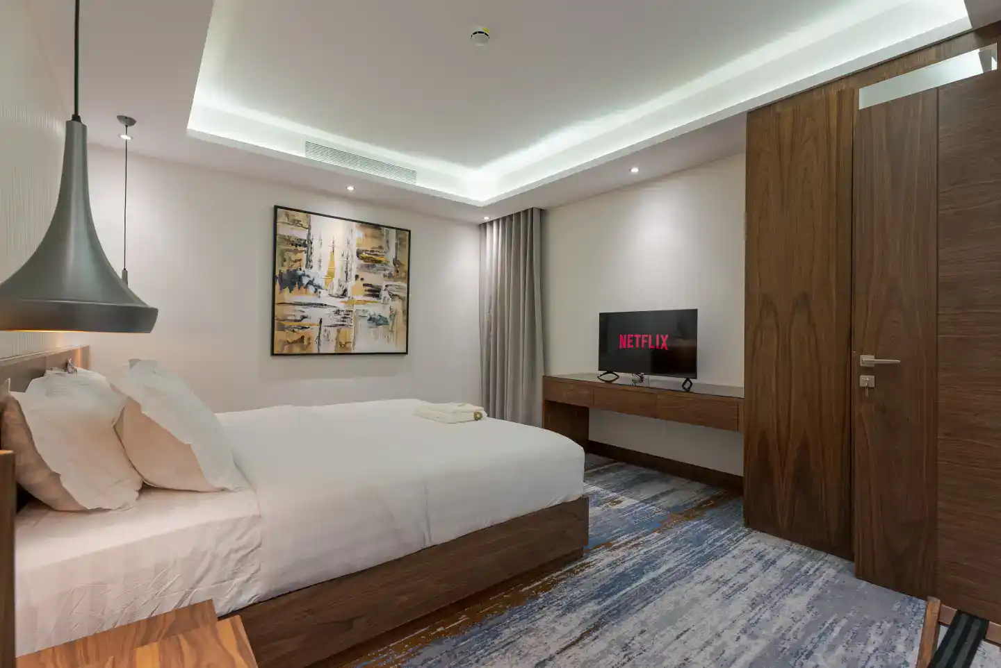Apartment 215